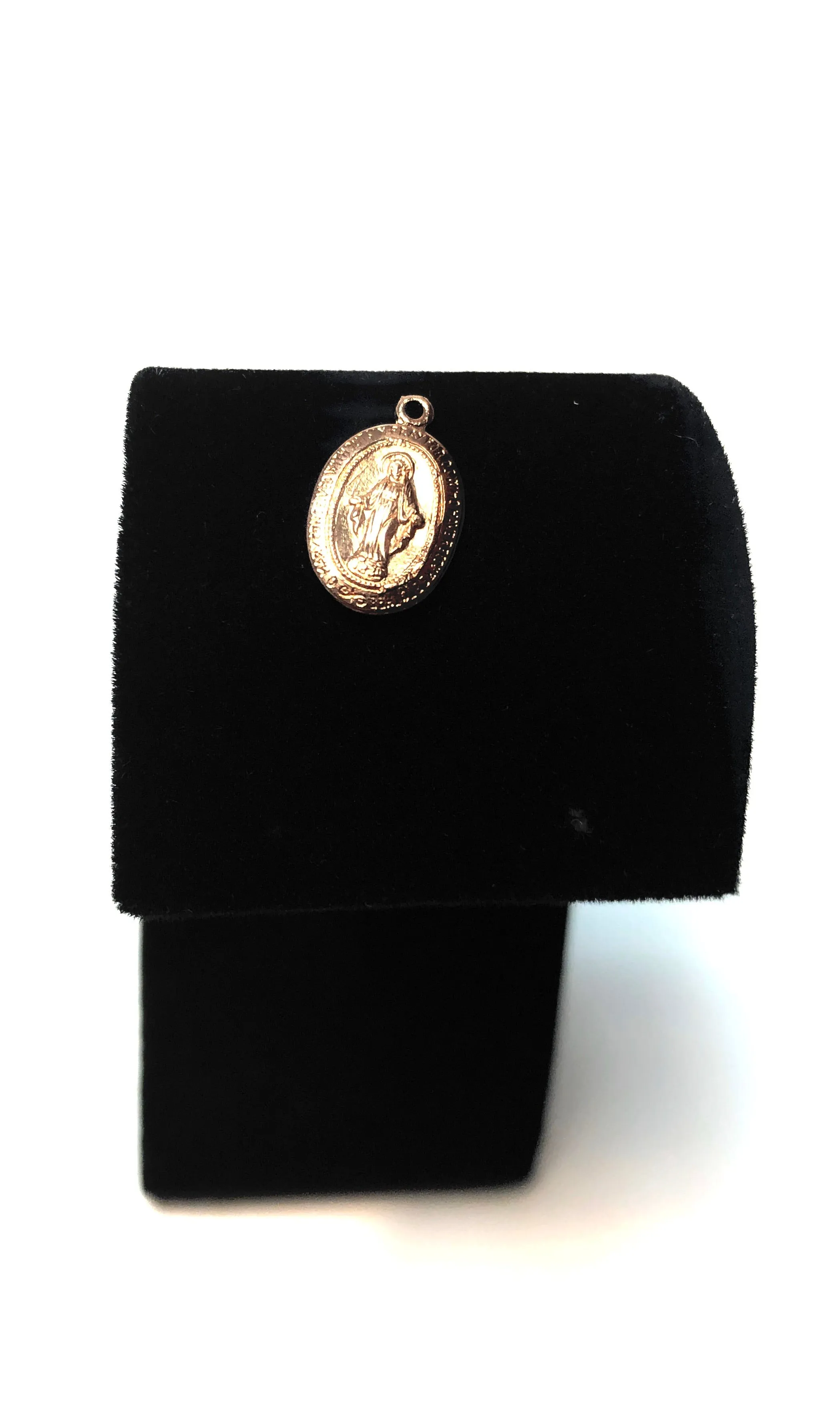 14kGF Oval Jesus Charm