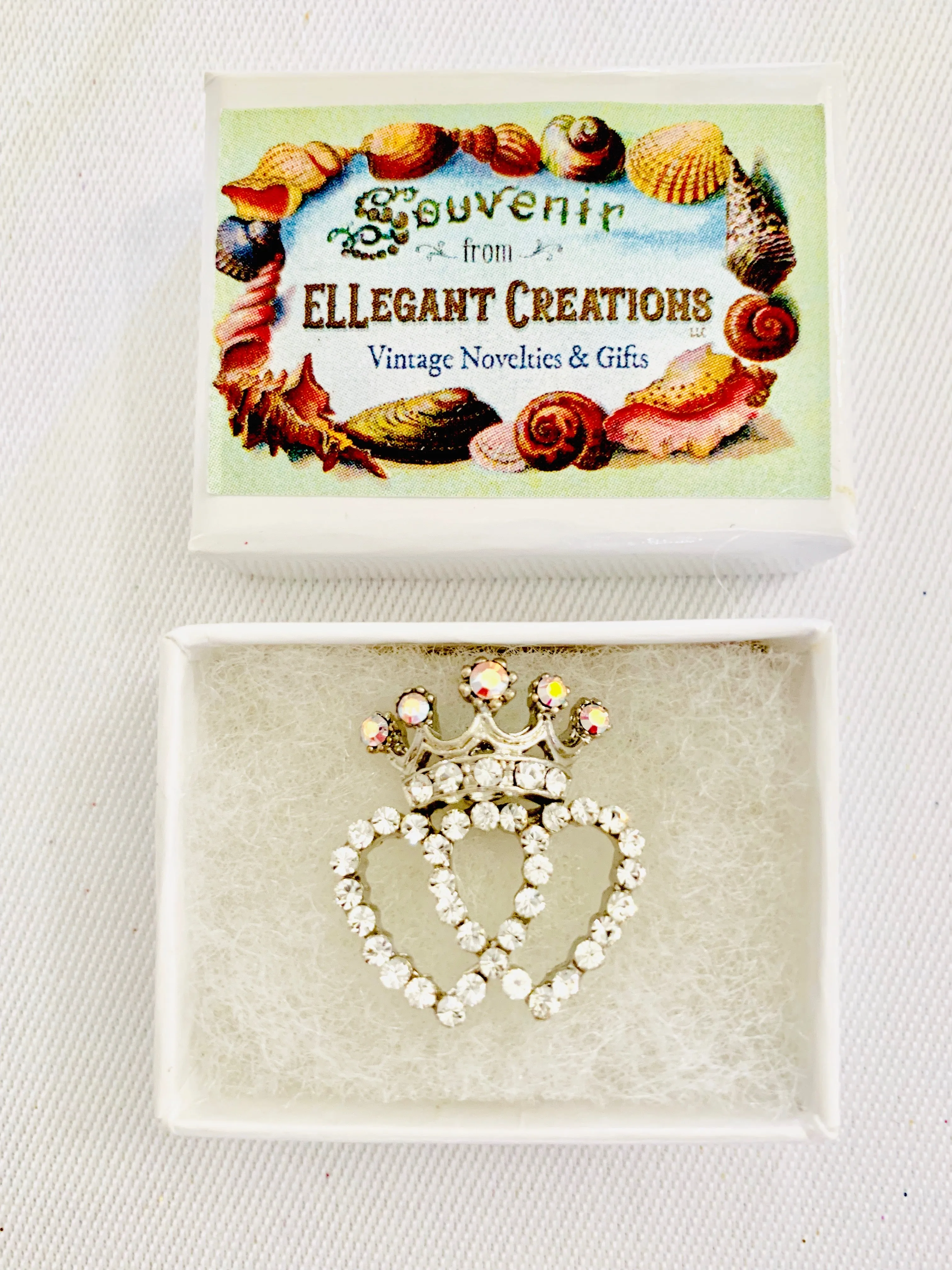 Pin CROWN HEARTS